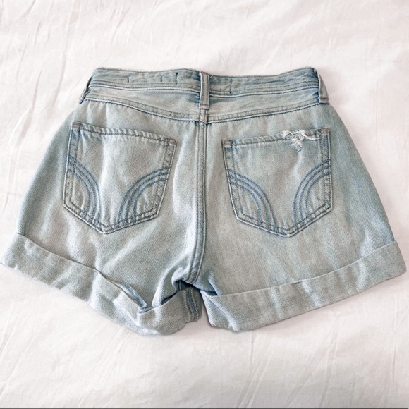 Hollister High Waisted Light Wash Ripped Jean Short - Picture 2 of 2